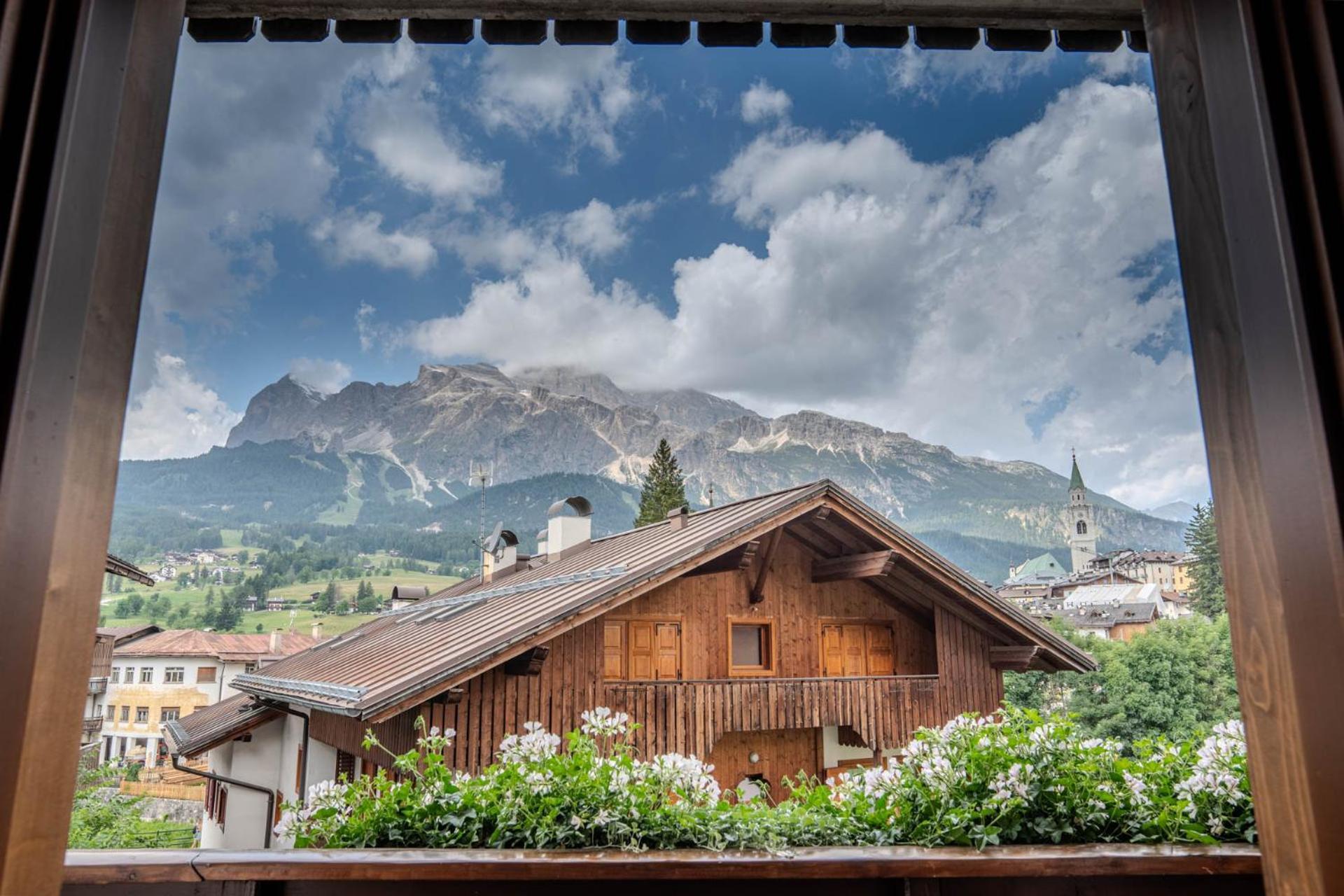 Hotel Panda Cortina- Ricarica Auto Elettriche Cortina dʼAmpezzo Exterior foto